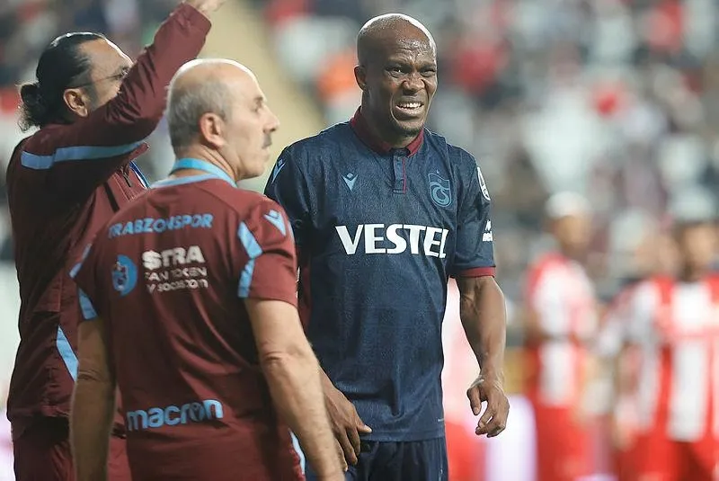 Antalyaspor Trabzonspor maçında Nwakaeme sakatlandı! - 1