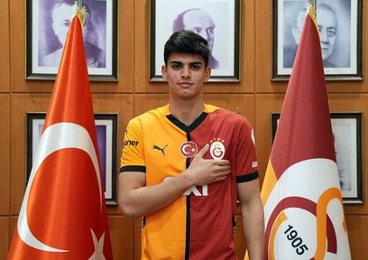 "G.Saray camiasına layık bir oyuncu olacağım"