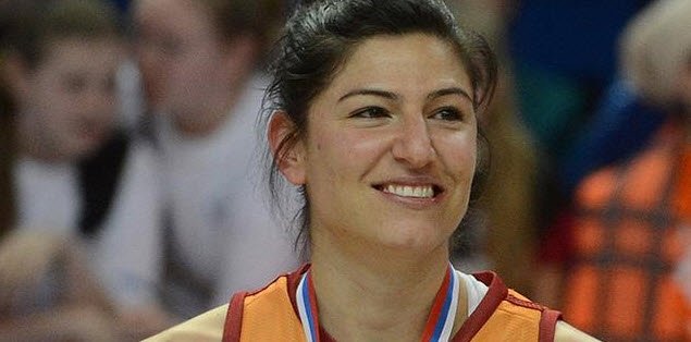 Adı Fenerbahçe ile anılan yıldız poker masasında yakalandı! Sosyal medya sallandı