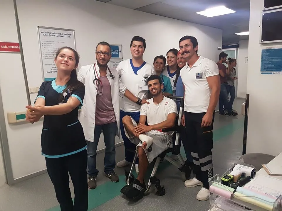 Kenan Sofuoğlu 3. kattan atladı, sakatlandı - 1
