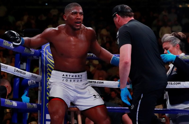 Anthony Joshua ilk yenilgisini aldı!