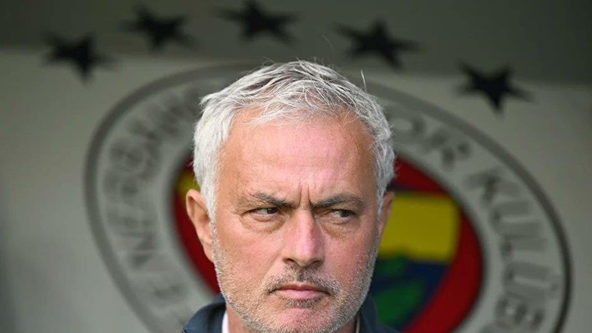Jose Mourinho o isimleri yollayacak! Fenerbahçe'de flaş değişim... Jose Mourinho o isimleri yollayacak! Fenerbahçe'de flaş değişim...