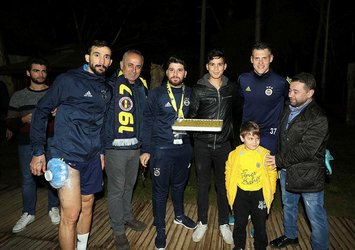Fenerbahçeli futbolcuların baklava keyfi