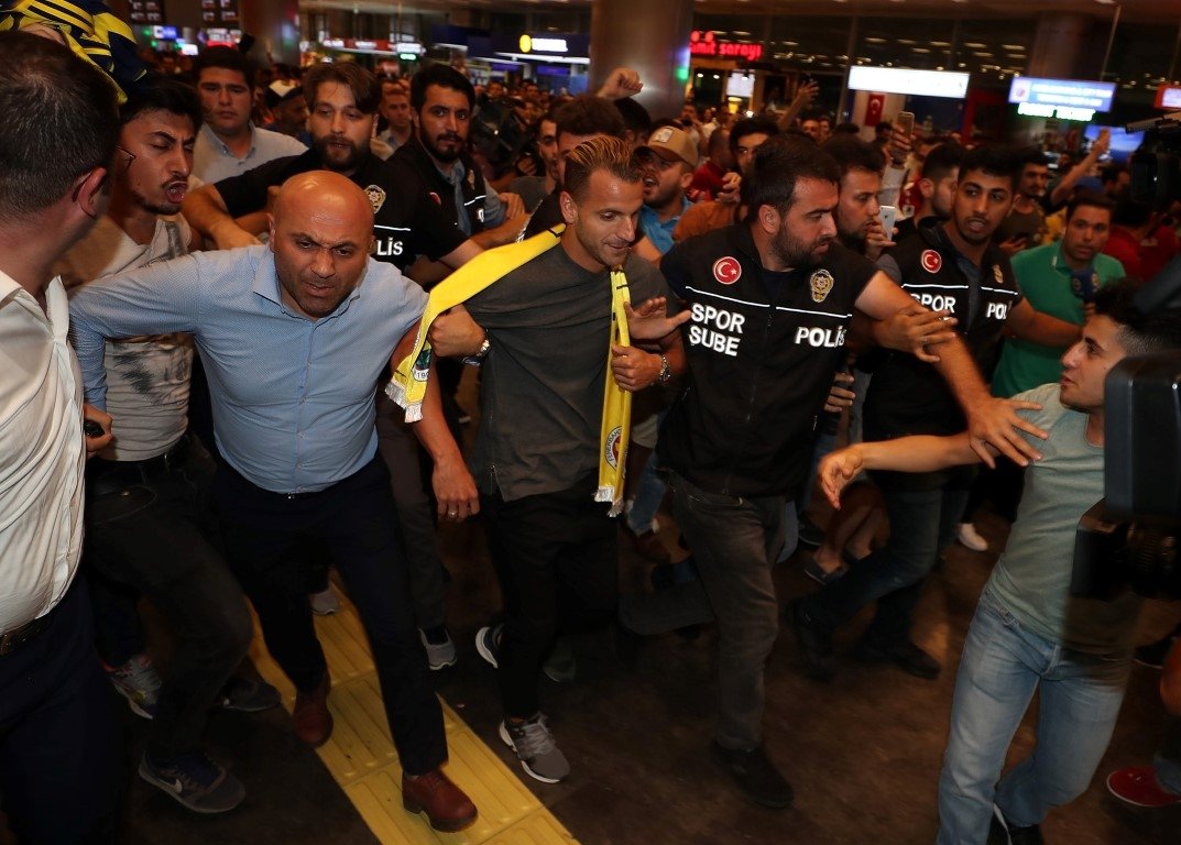 Soldado’ya Van Persie tedbiri