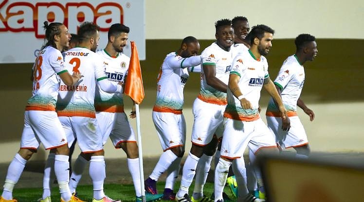 Süper Lig’e hakem hataları damga vurdu