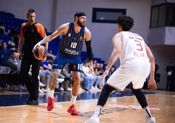 Anadolu Efes ilk mağlubiyetini aldı