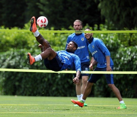 Fenerbahçe idmanında Lens şov yaptı