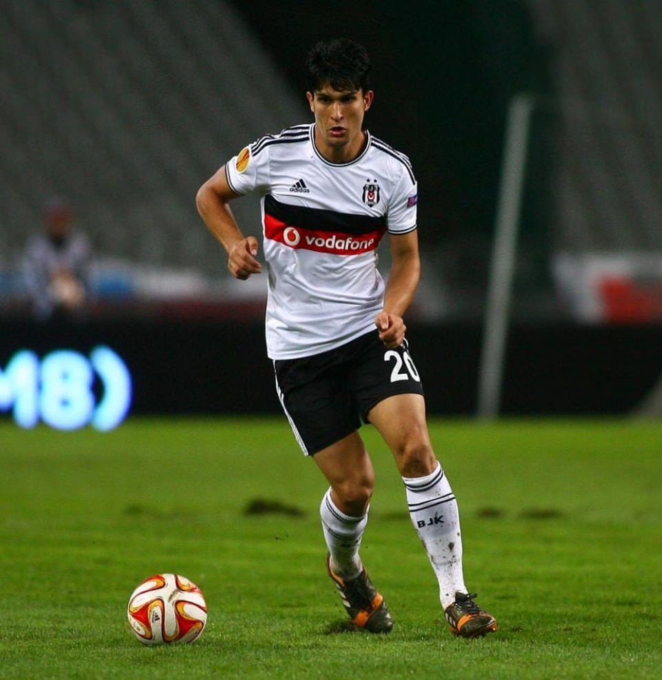 Ünlü futbolcular ve lüks otomobilleri