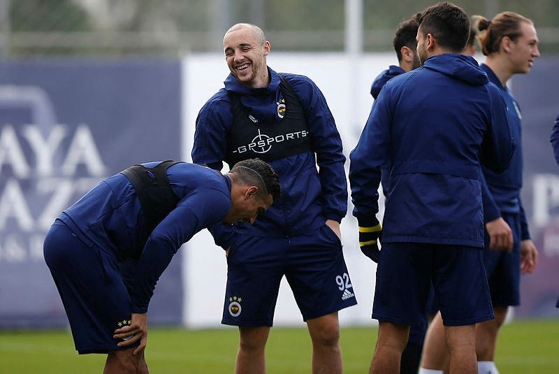 Aatıf ayak diretiyor