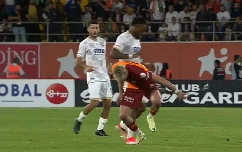 Alanyaspor kırmızı kart gördü! İşte o pozisyon... - 2