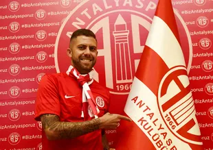 Yıldız oyuncu imzayı attı