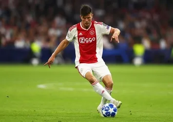 Huntelaar'dan 1 yıllık imza