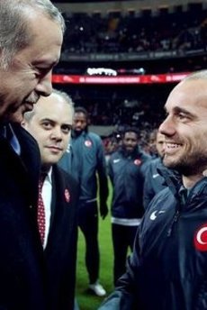 Wesley Sneijder: Erdoğan ile tokalaştığım için asla pişman değilim