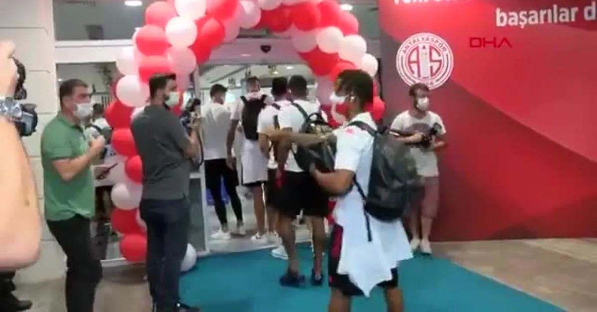 Antalyaspor Beşiktaş maçı için yola çıktı