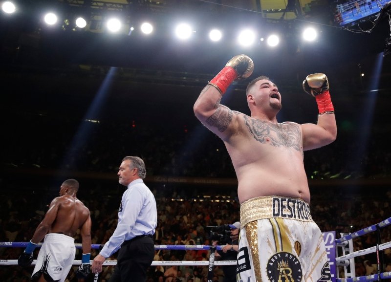 Anthony Joshua ilk yenilgisini aldı!