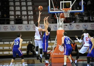 Anadolu Efes, İspanya deplasmanında
