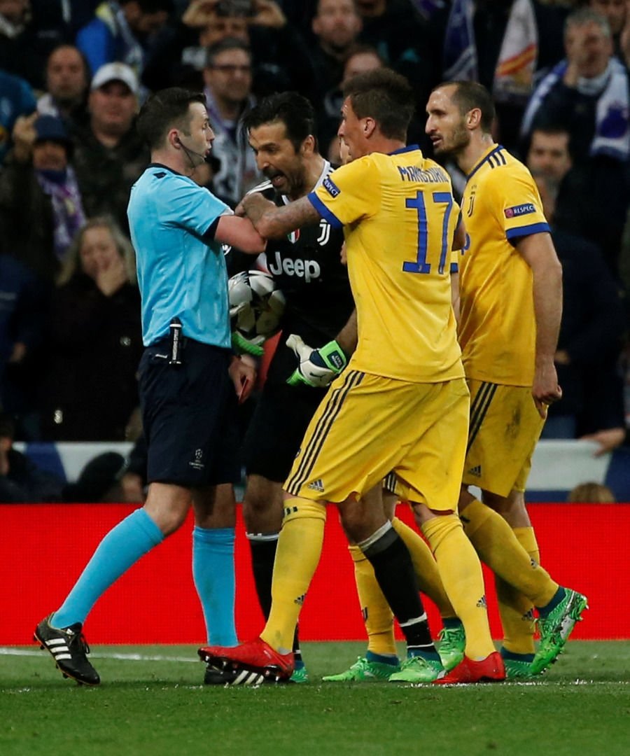 Buffon çıldırdı!