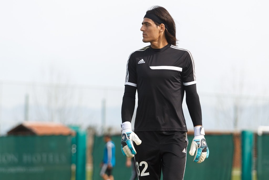 Hem dayak yedi hem kulüpten kovuldu!