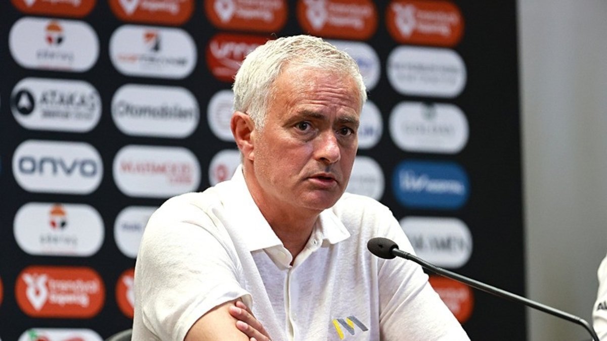 İngiltere'de kritik Fenerbahçe zirvesi! Mourinho ile devam edilecek mi? İngiltere'de kritik Fenerbahçe zirvesi! Mourinho ile devam edilecek mi?