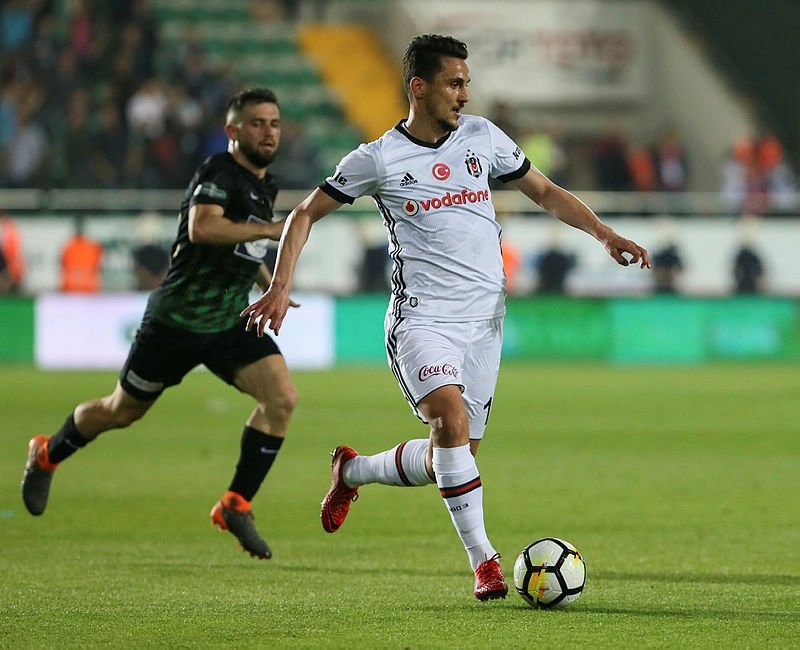 Beşiktaş’ta 10 isimle yollar ayrılacak!