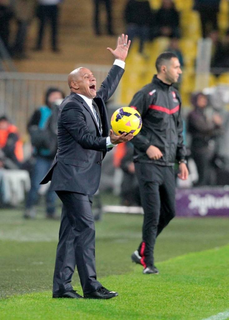 Fenerbahçe’den Roberto Carlos açıklaması