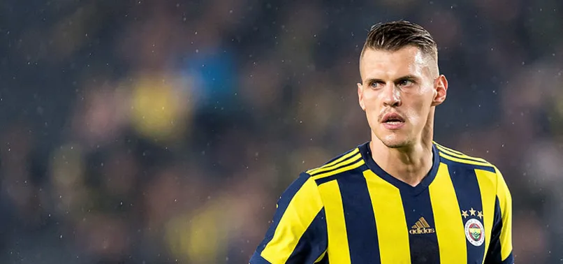 Skrtel ne yapsın!