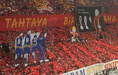 Galatasaray taraftarından dikkat çeken pankart! O oyuncunun boynuna zil taktılar