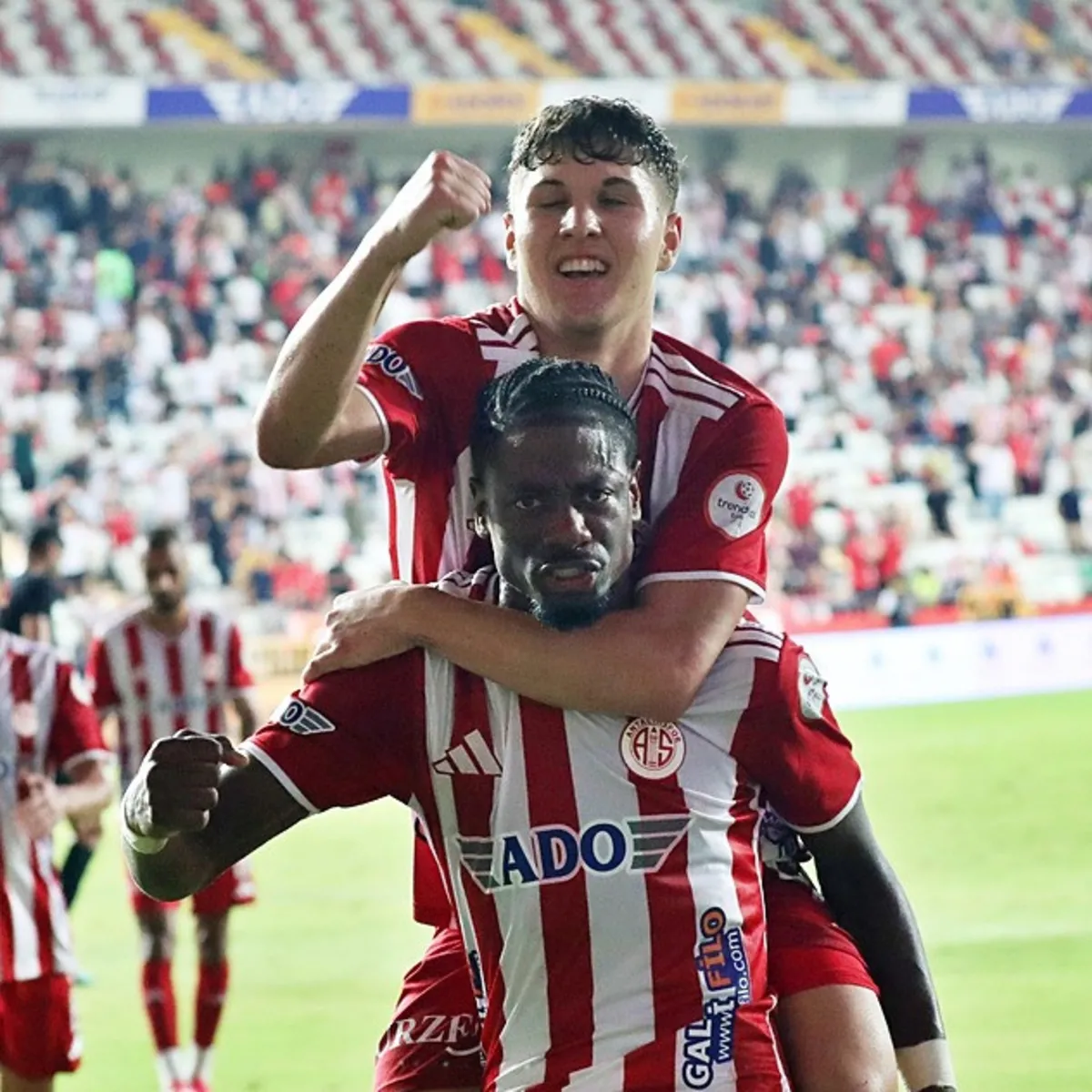 Antalyaspor Vanspor FK'yı 3 golle geçti!