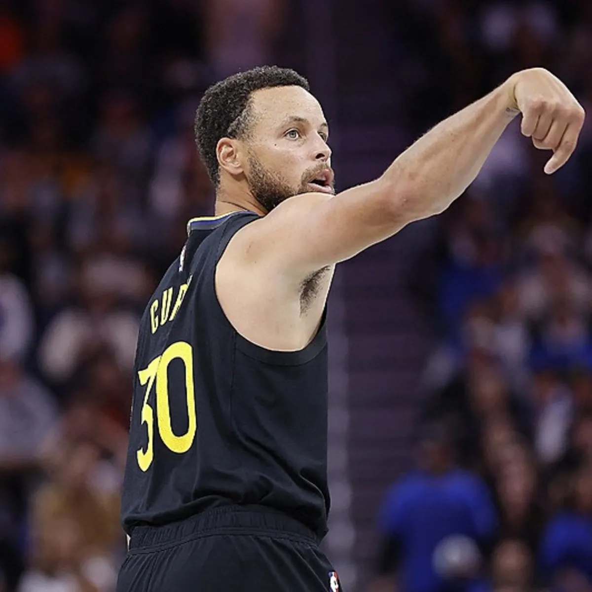 Golden State Warriors Los Angeles Lakers karşısında 25 sayıdan geri döndü!
