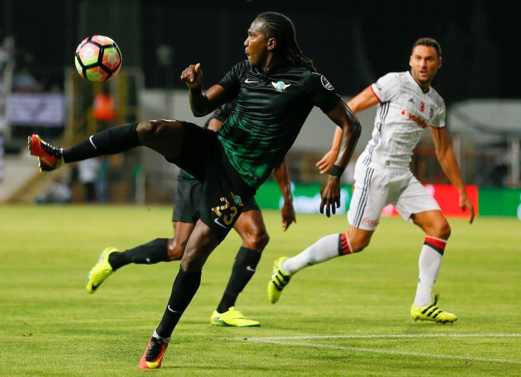 Beşiktaş, Akhisar deplasmanında rahat kazandı