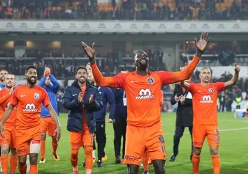 Emanuel Adebayor'dan Galatasaray'a ikinci hat-trick