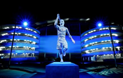 Manchester City Sergio Agüero’nun heykelini dikti!