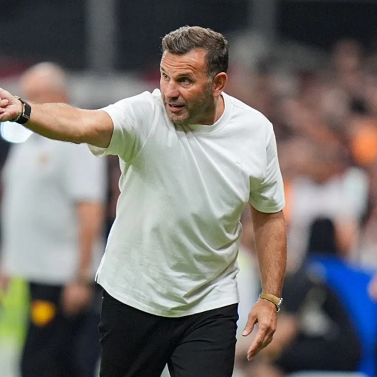 Okan Buruk'tan transfer açıklaması! "Yabancı hakkımıza göre..."