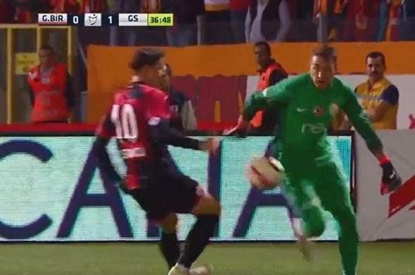 Muslera çalım attı taraftar çıldırdı