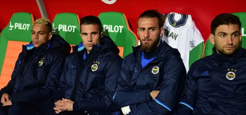 Robin van Persie tekmeliklerini unutmuş