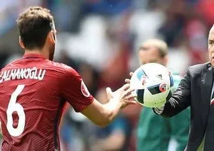 Hakan Çalhanoğlu'ndan Terim'e sitem