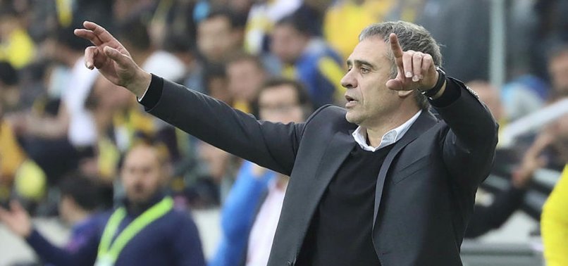 Ersun Yanal’la evinde başka