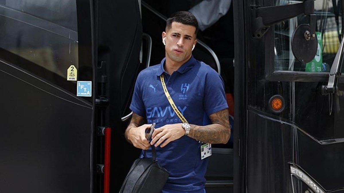 TRANSFER HABERLERİ: Fenerbahçe'ye dünya yıldızı sağ bek! Menajerlerden sürpriz teklif TRANSFER HABERLERİ: Fenerbahçe'ye dünya yıldızı sağ bek! Menajerlerden sürpriz teklif