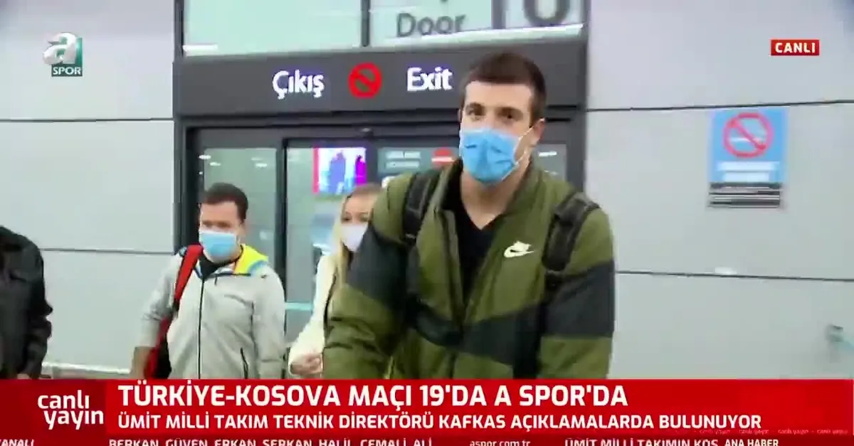 Milli yüzücü Emre Sakçı yurda döndü