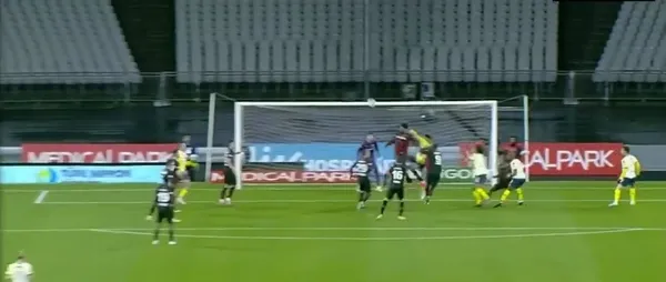 Fenerbahçe'nin Karagümrük maçında attığı gol faul gerekçesiyle iptal oldu! - 3