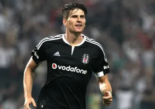 Mario Gomez 1 yıl daha Beşiktaş'ta