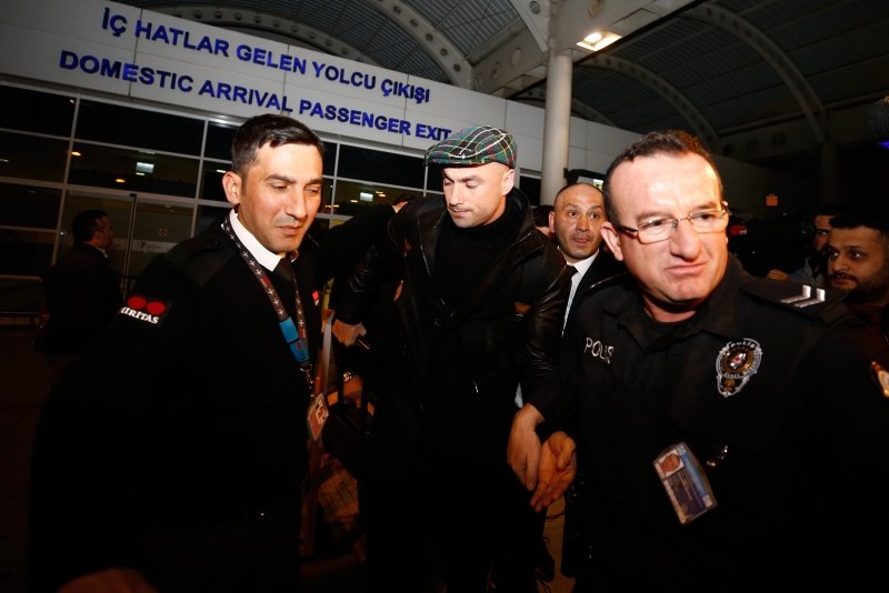 Burak Yılmaz Antalya’ya geldi