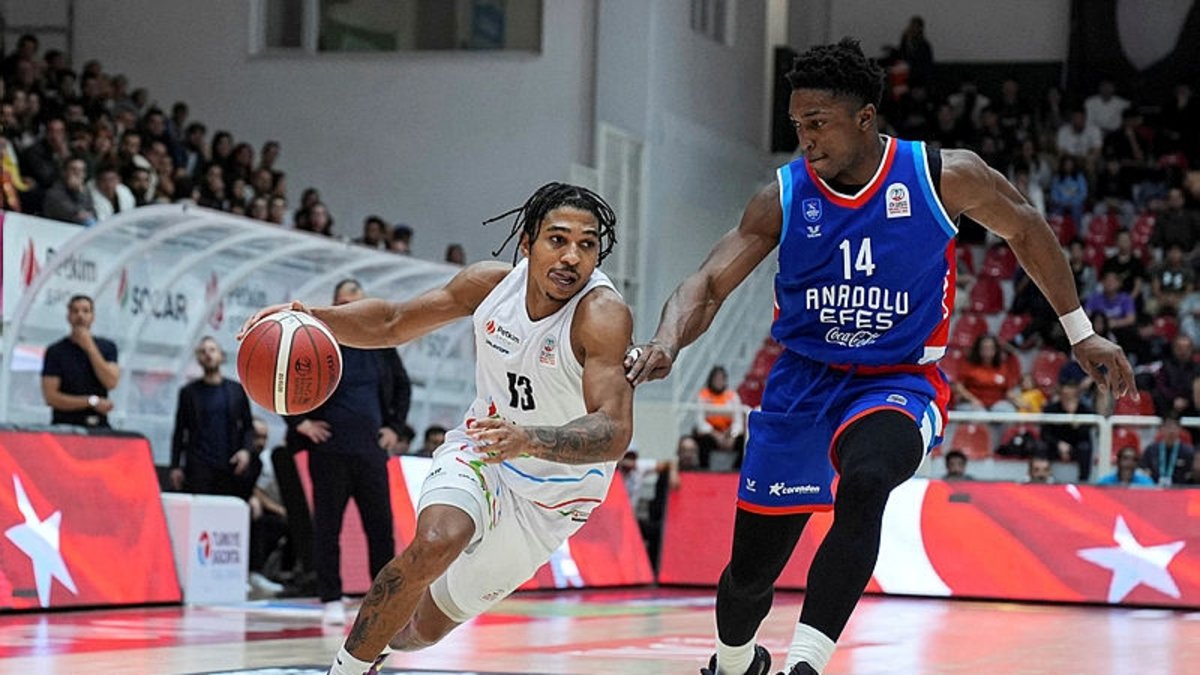 Aliağa Petkimspor 79-85 Anadolu Efes (MAÇ SONUCU-ÖZET)