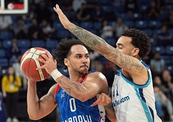 Anadolu Efes play-off serisinde öne geçti!