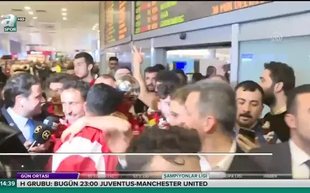 Dünya ikincisi milliler yurda döndü