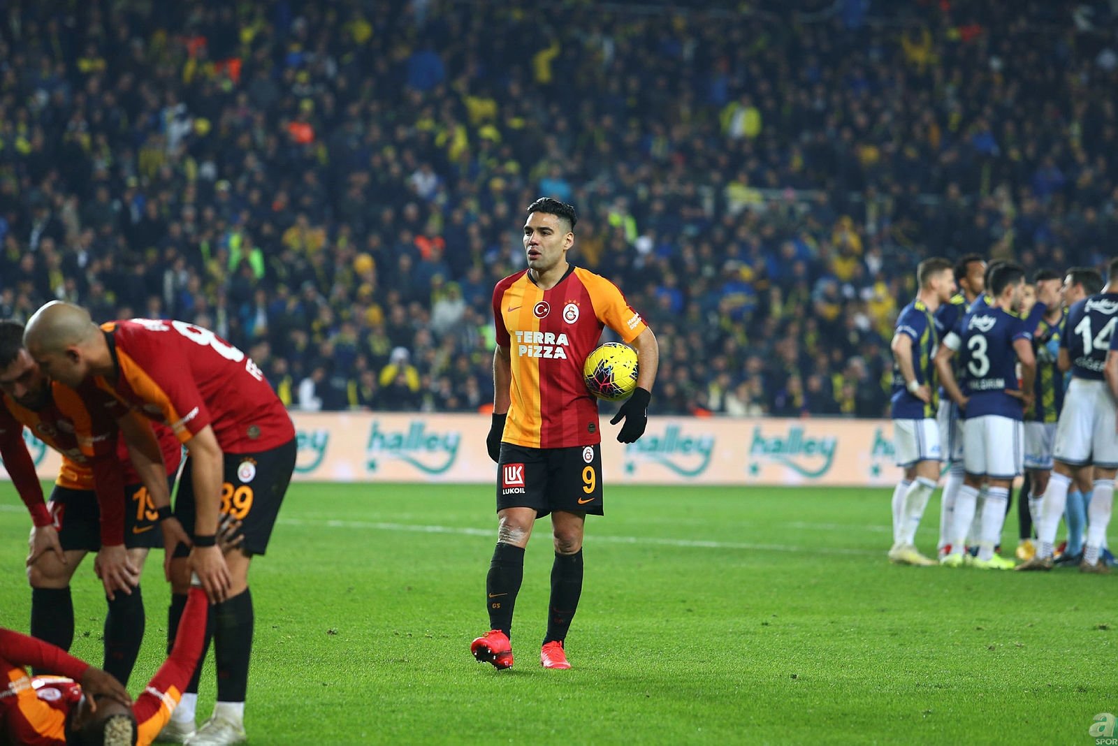 Corona virüsü Süper Lig yıldızlarının değerlerini de vurdu!