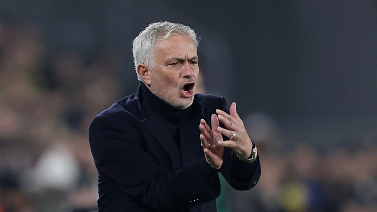 FENERBAHÇE HABERİ: Jose Mourinho'dan Galatasaray'a flaş gönderme! FENERBAHÇE HABERİ: Jose Mourinho'dan Galatasaray'a flaş gönderme!