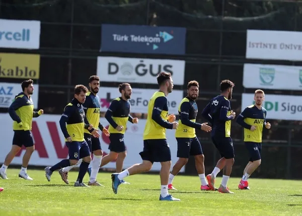 Fenerbahçe'de Simon Falette takımla çalışmalara başladı - 1