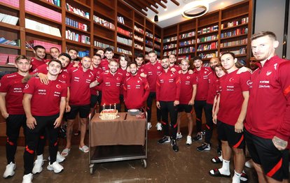 MİLLİ TAKIM HABERLERİ - A Milli Futbol Takımı’nda Caner Erkin’in doğum günü kutlandı