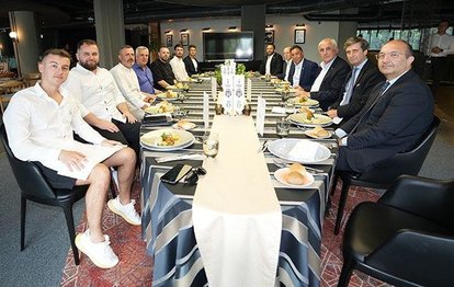 Beşiktaş ve Tiran kulübü yöneticileri, yemekte bir araya geldi